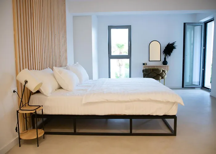 A-seven Apartment *