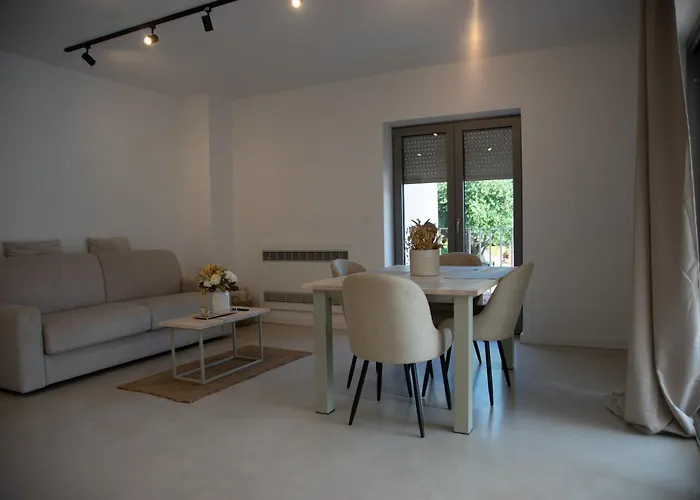 A-seven Apartment *