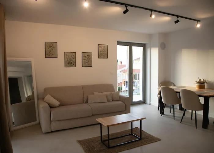 A-seven Apartment *