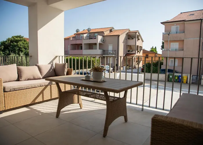 A-seven Apartment *