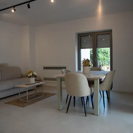 A-seven Apartment *