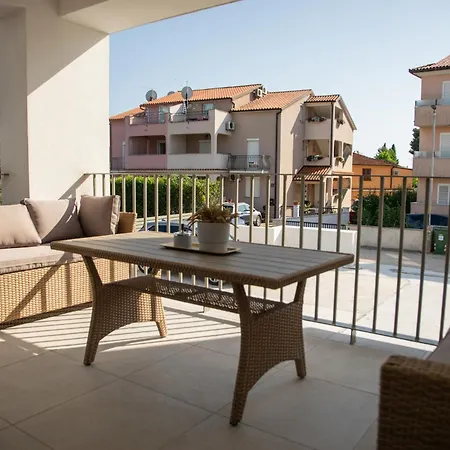 A-seven Apartment *