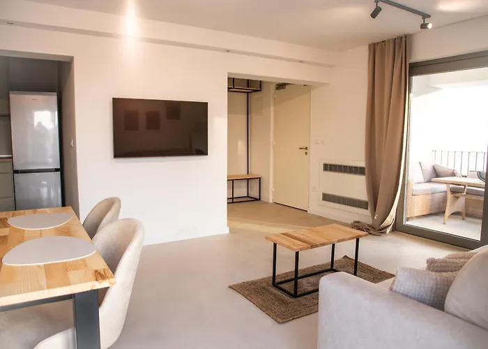 A-seven Apartment *